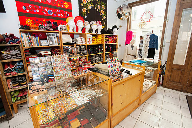 Belanja Hadiah & Souvenir di City Center at Oyster Point: Unik, Berkualitas, dan Artistik